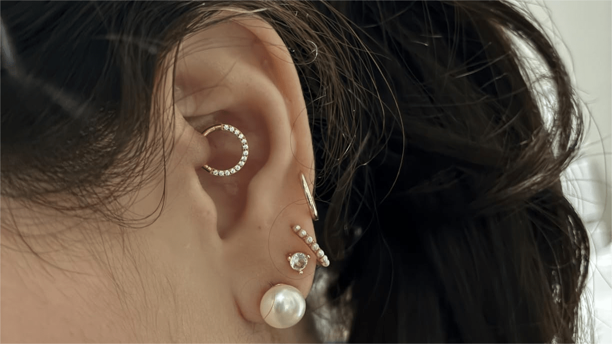 What to Expect When Getting a Daith Piercing (Pain, Pressure & Healing) - QIAO Crystal