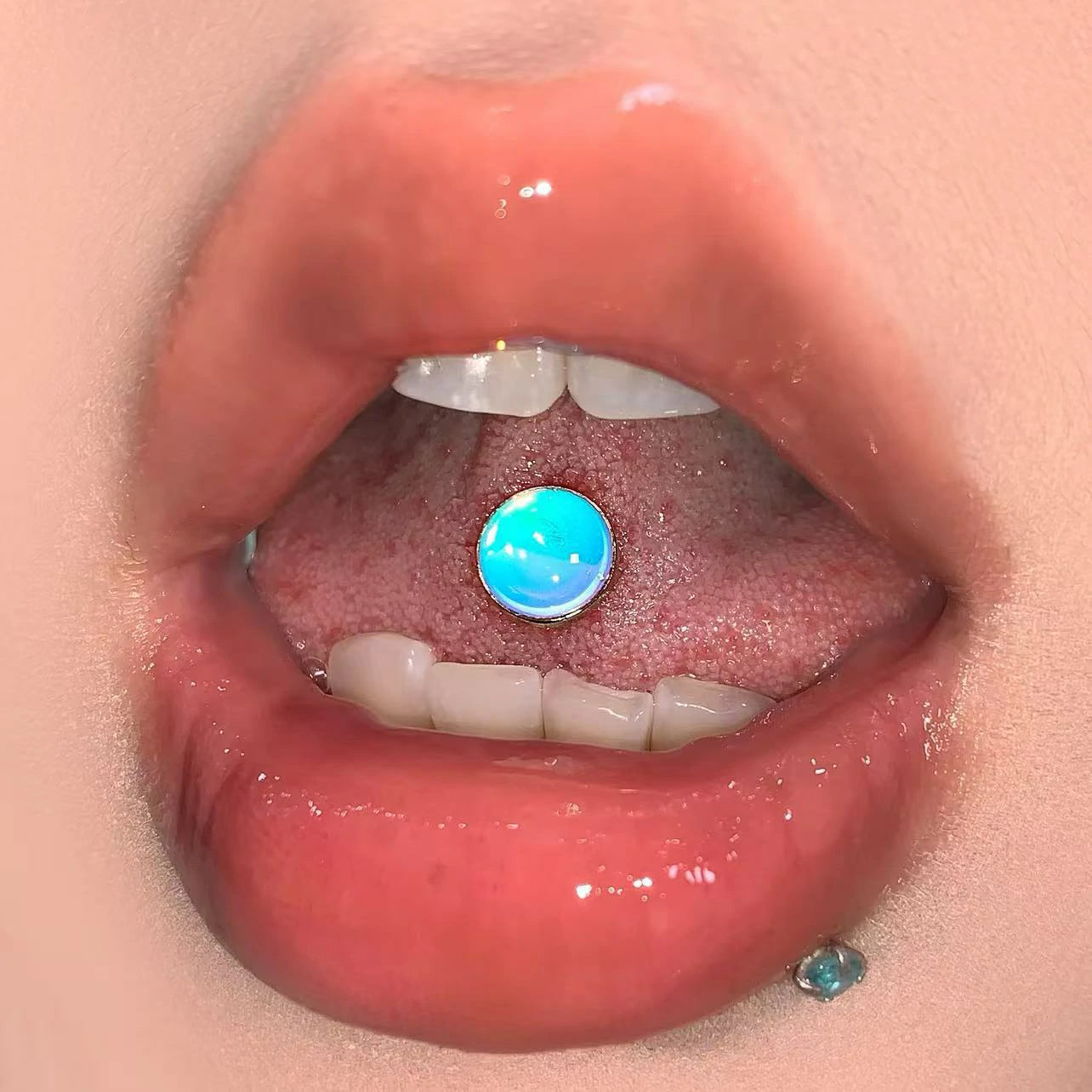 Light Tongue Rings G23 Titanum Premium Cut Zircon Internally Threaded