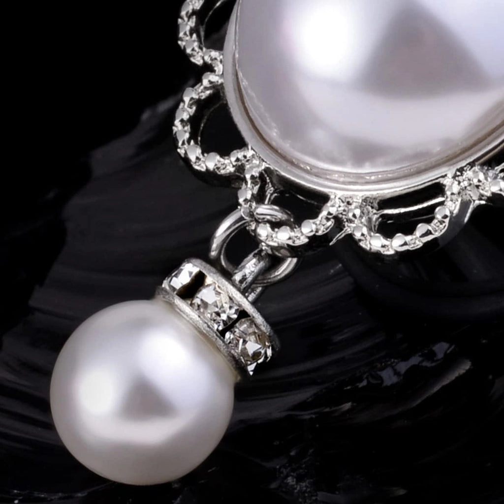 pearl-pendant-ear-piercing-jewelry-stainless-steel-tunnels-and-plugs-ear-detail